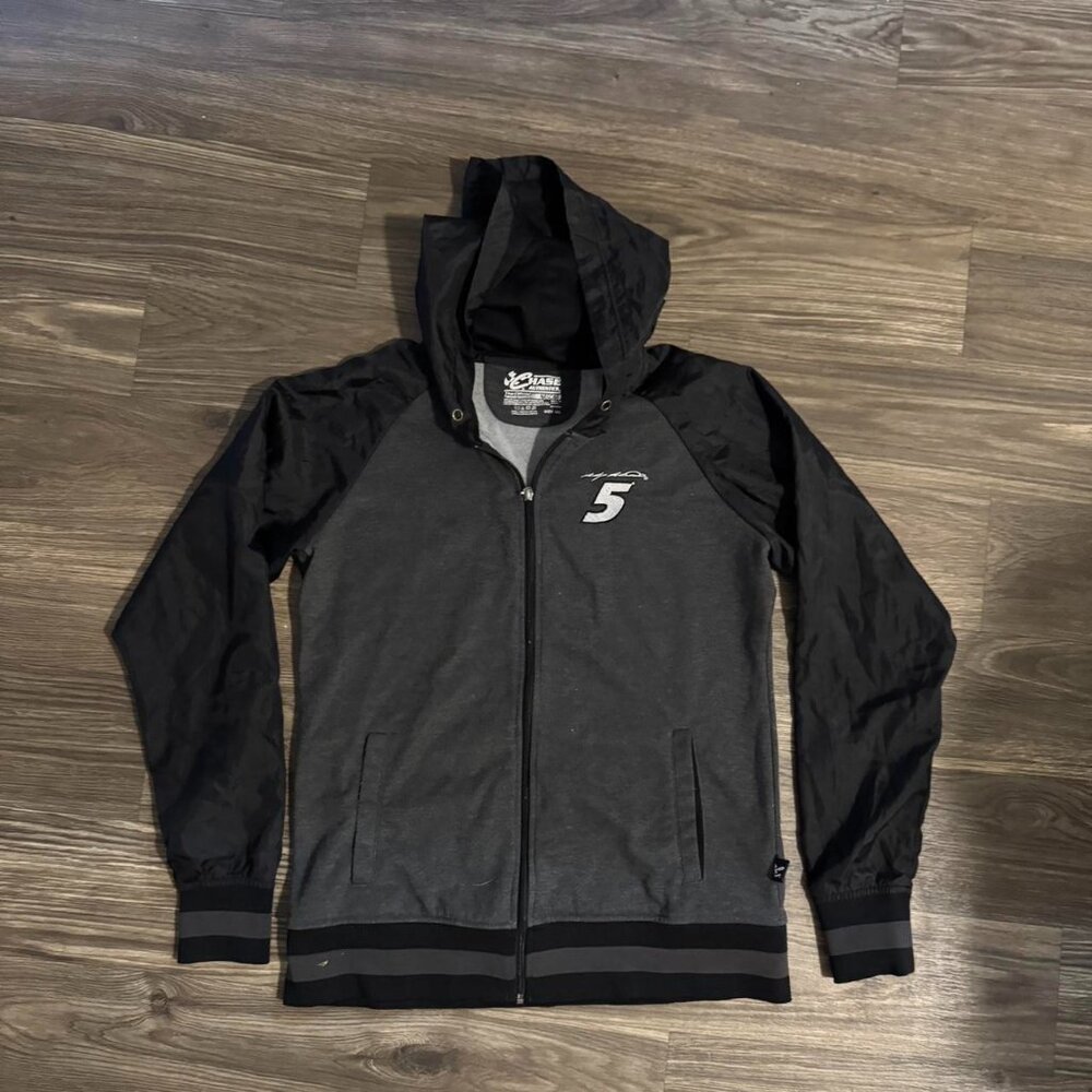 Black and grey windbreaker jacket #windbreaker